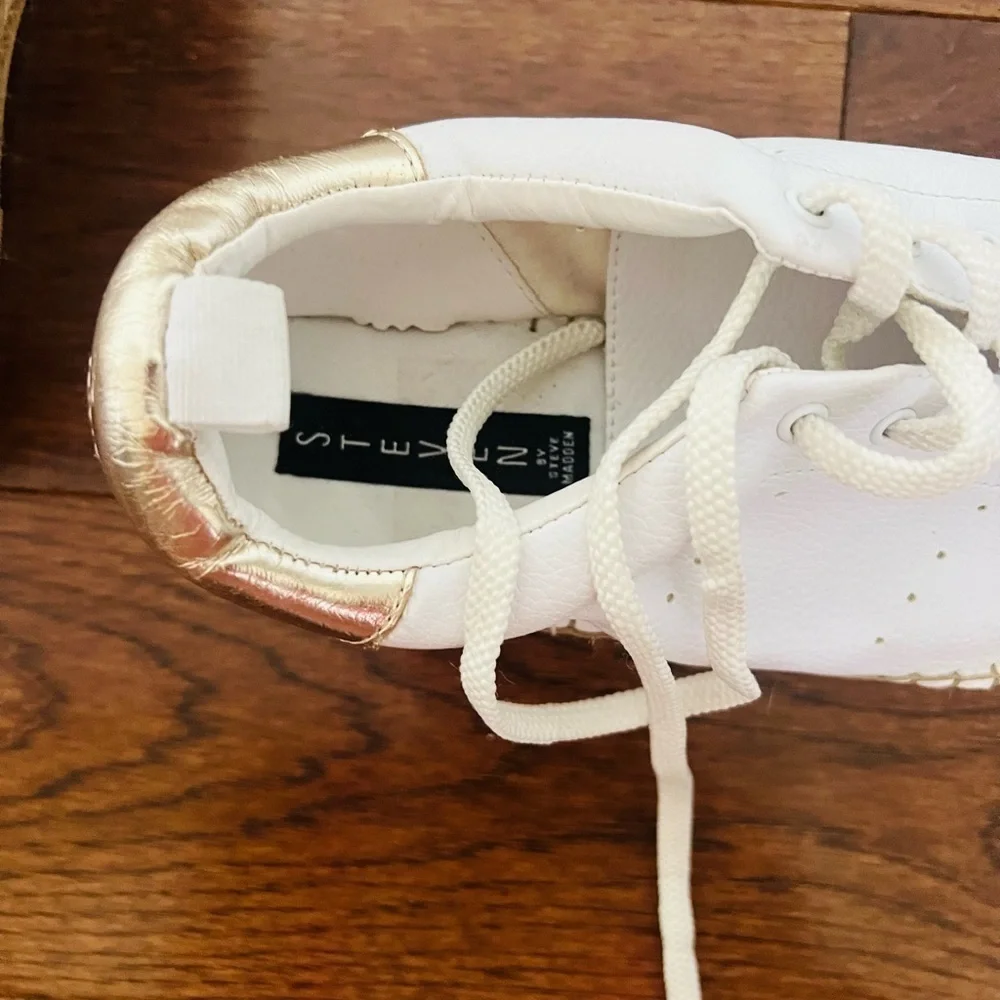 Steve Madden White Leather and Tan Espadrilles with Classic Design size 9.5